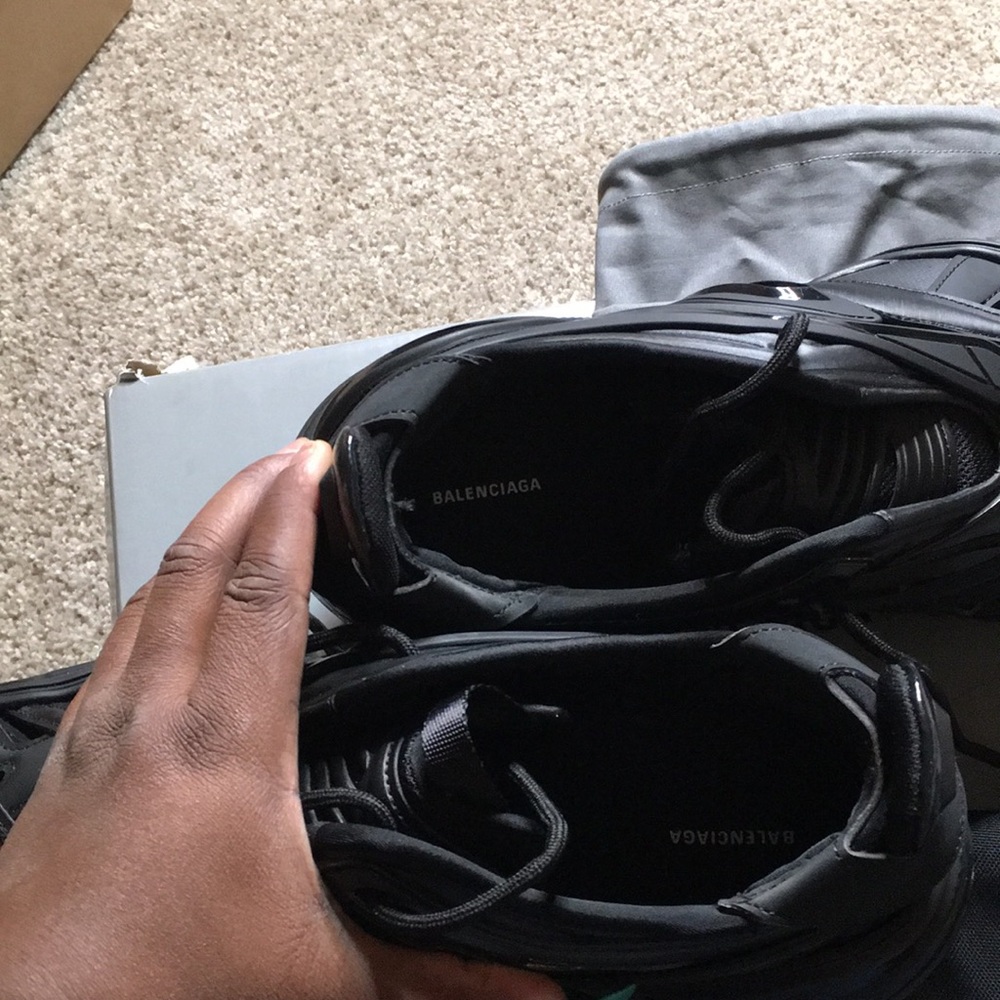 Designer shoes - Picture 3 of 3